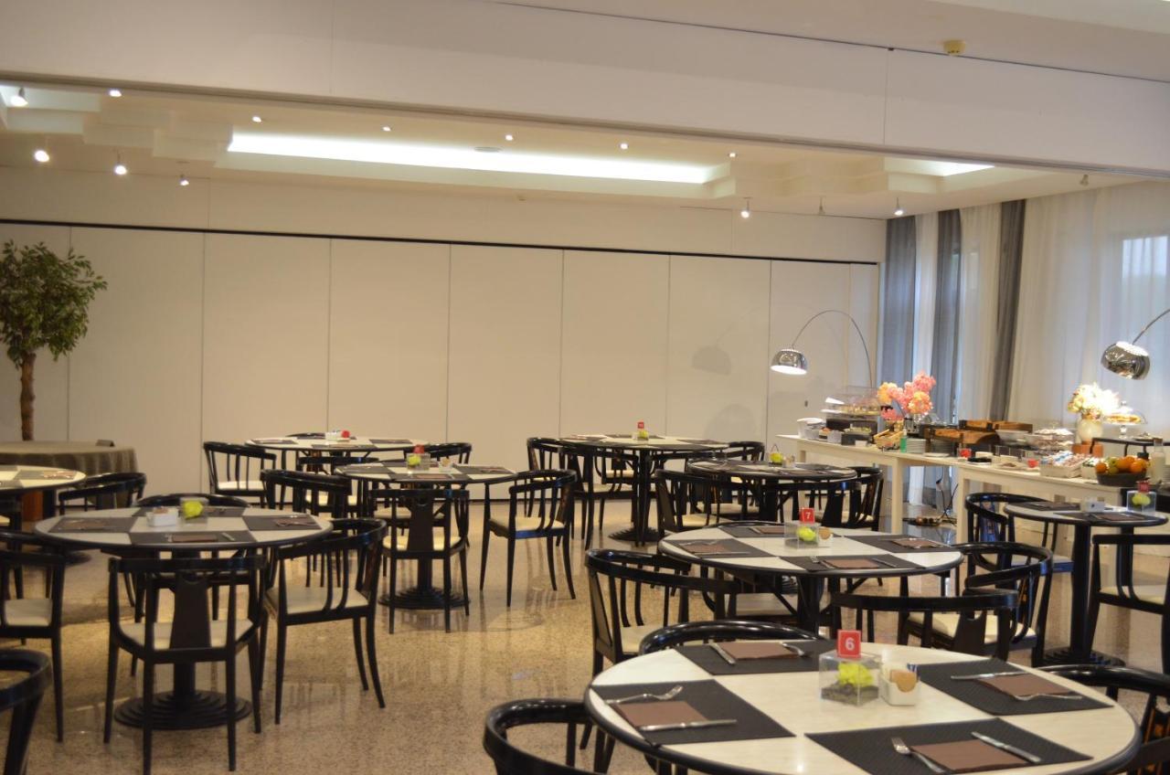 Hotel Diamante Corbetta Екстериор снимка